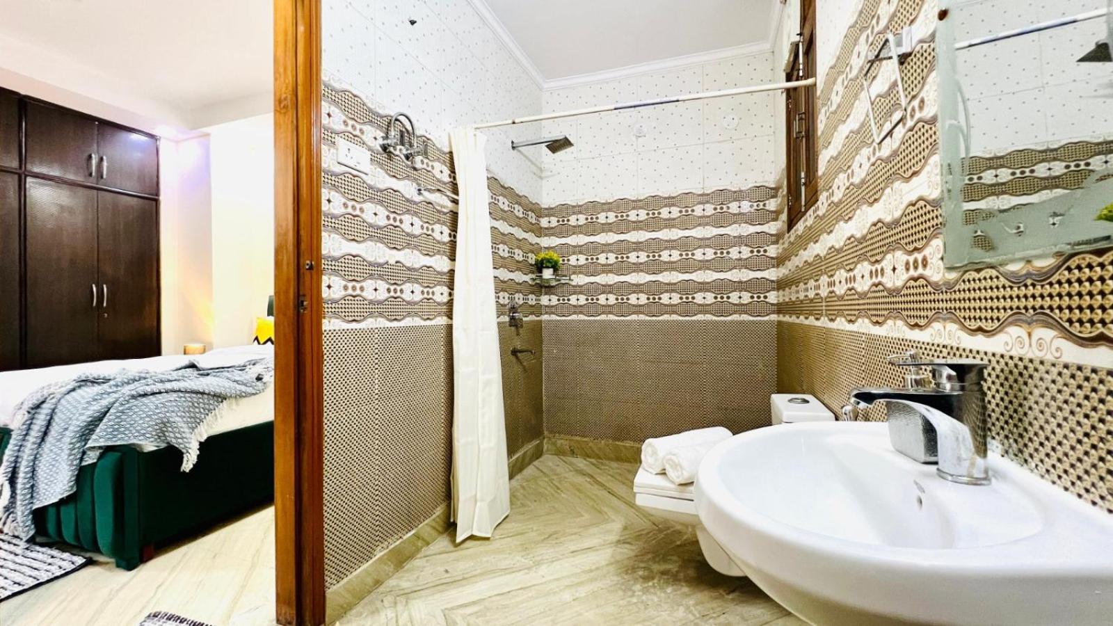 Olive Service Rohini Apartment *